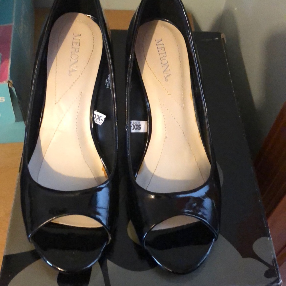 Black open-toe wedges